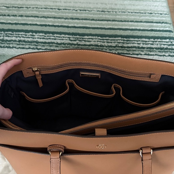 🆕 Tory Burch Robinson tote - Picture 8 of 16